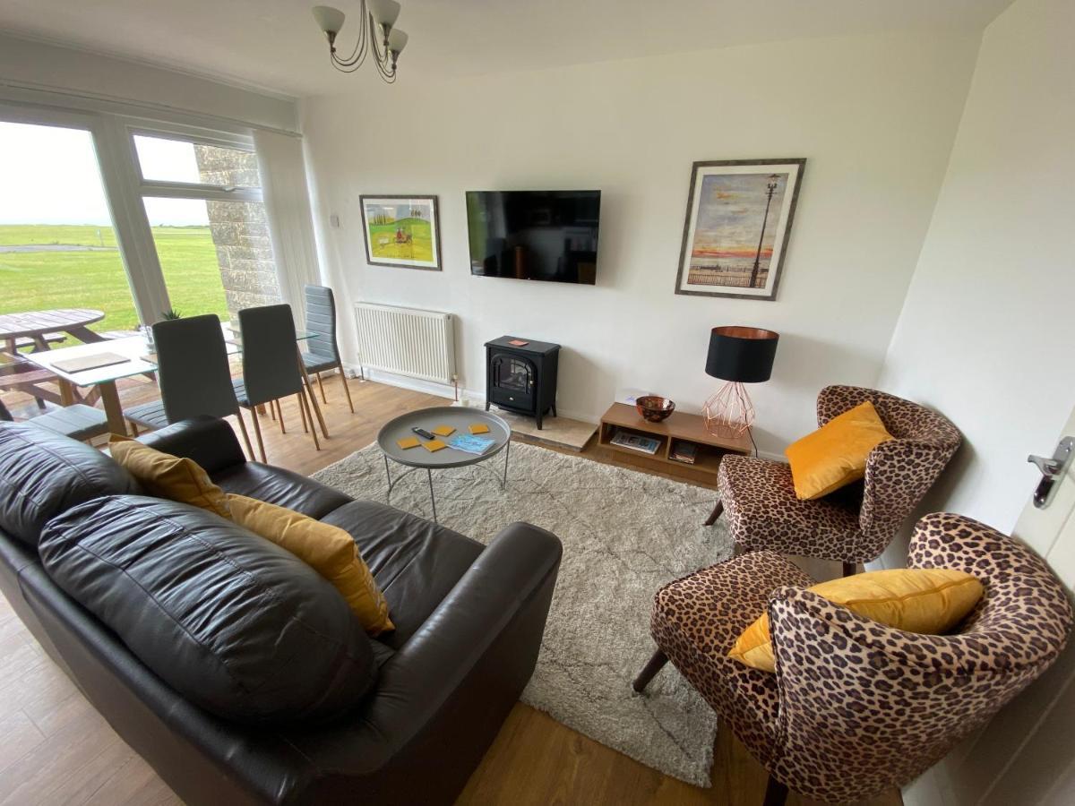 Seaview Self-Catering Coastal Bungalow In Rural West Wight Freshwater Extérieur photo