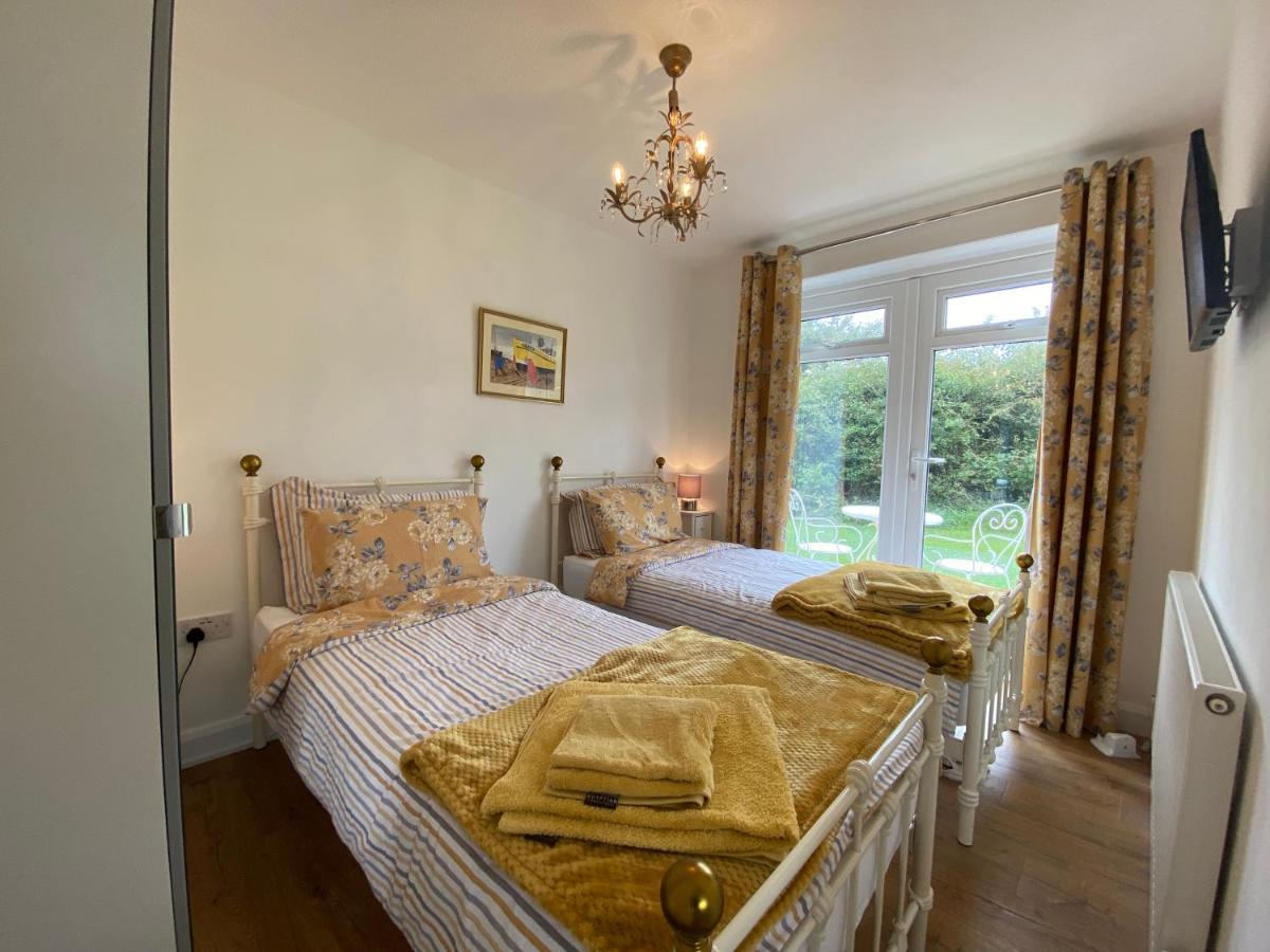 Seaview Self-Catering Coastal Bungalow In Rural West Wight Freshwater Extérieur photo