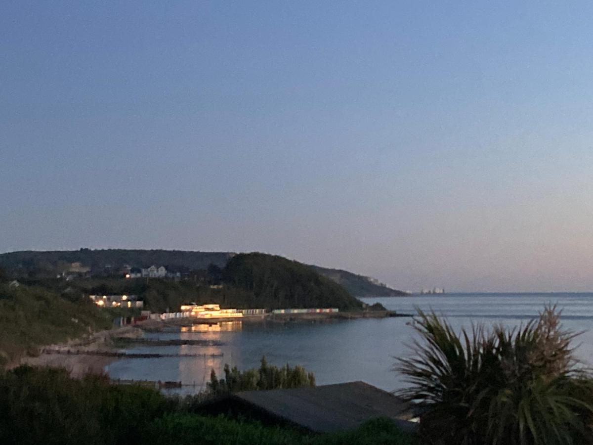 Seaview Self-Catering Coastal Bungalow In Rural West Wight Freshwater Extérieur photo