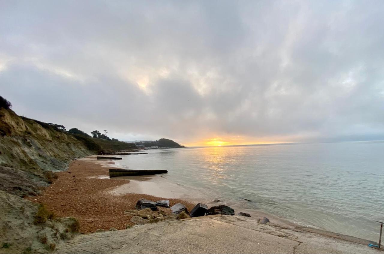 Seaview Self-Catering Coastal Bungalow In Rural West Wight Freshwater Extérieur photo