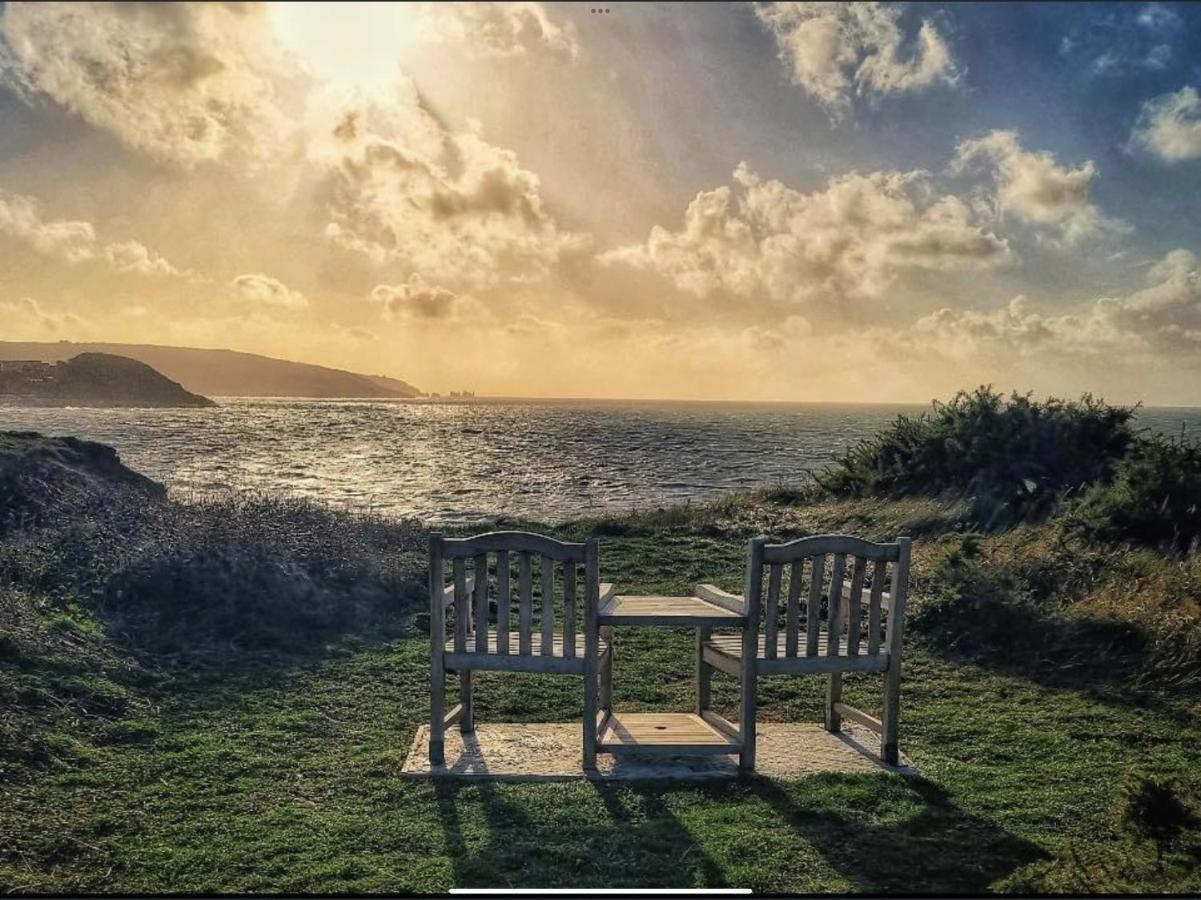 Seaview Self-Catering Coastal Bungalow In Rural West Wight Freshwater Extérieur photo