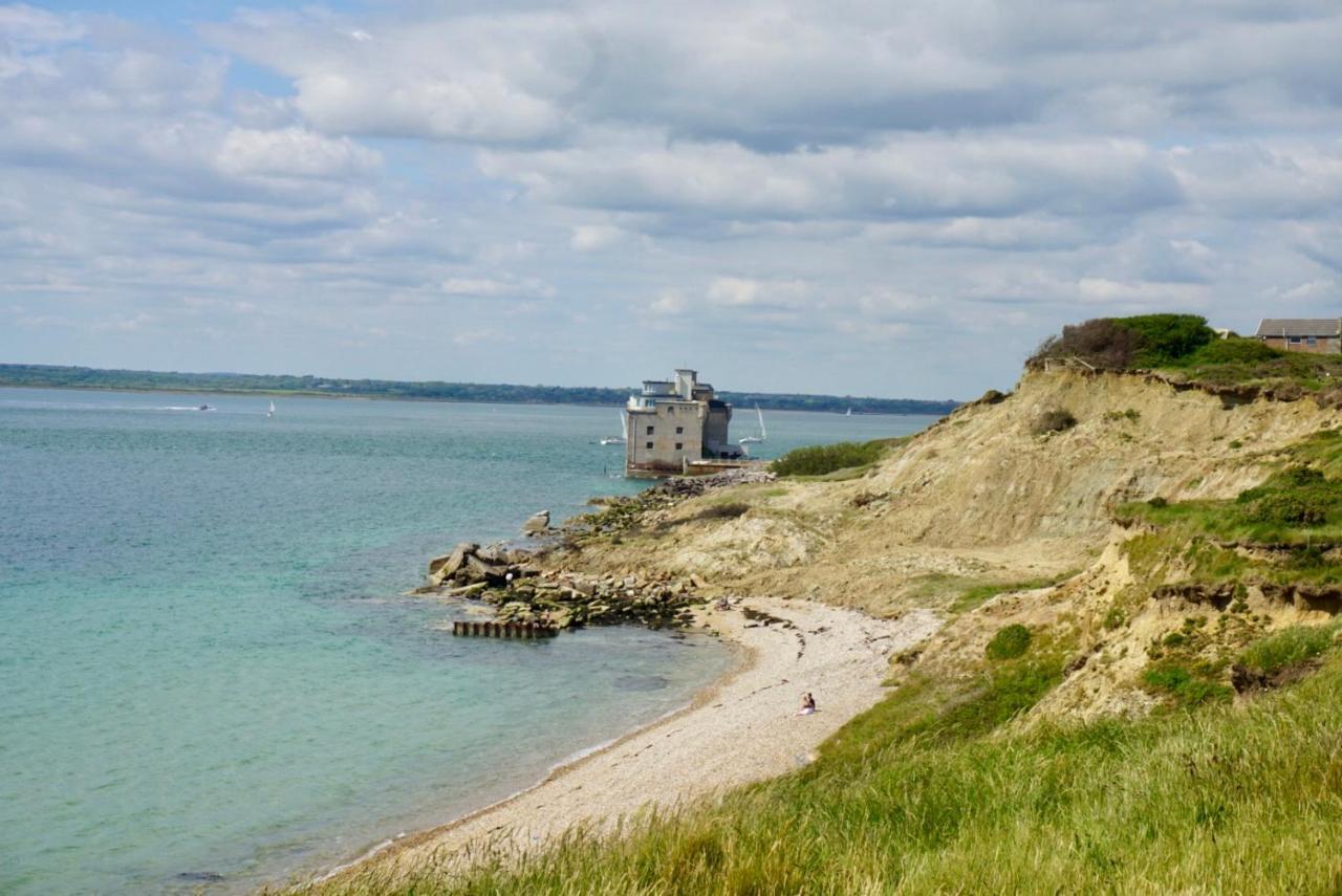 Seaview Self-Catering Coastal Bungalow In Rural West Wight Freshwater Extérieur photo