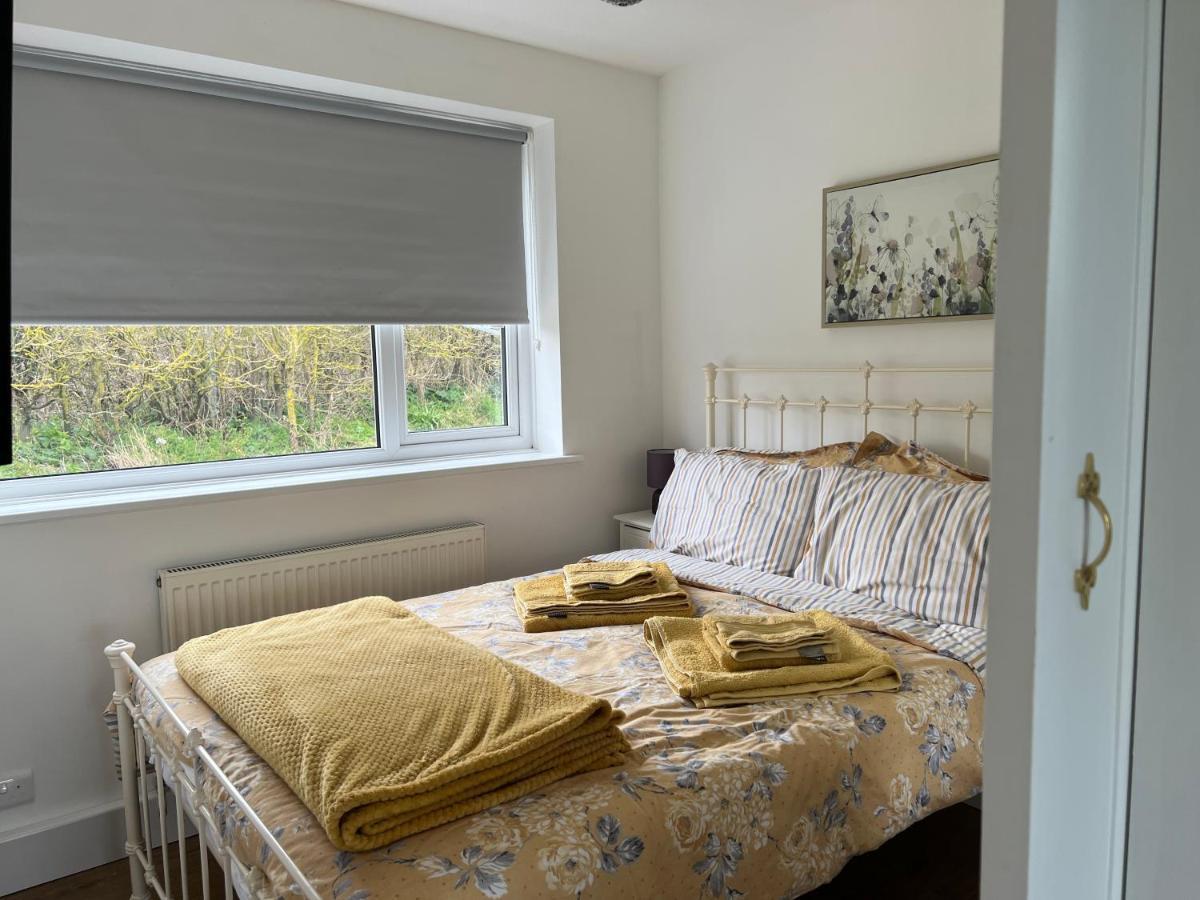 Seaview Self-Catering Coastal Bungalow In Rural West Wight Freshwater Extérieur photo