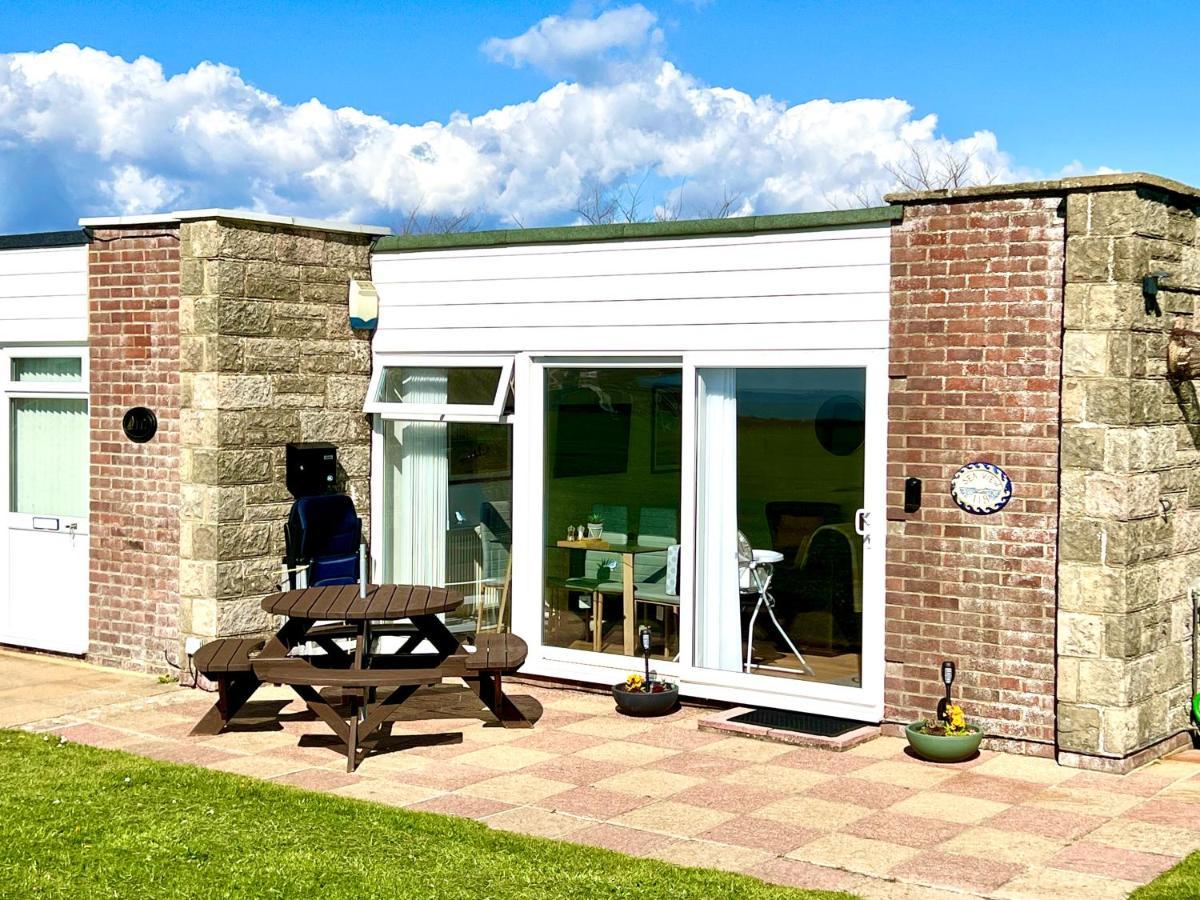 Seaview Self-Catering Coastal Bungalow In Rural West Wight Freshwater Extérieur photo
